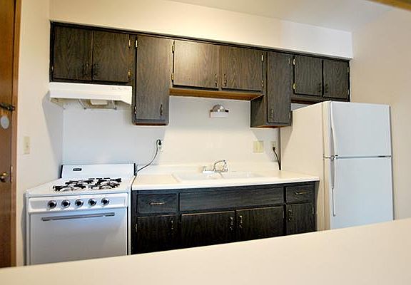 4th image of 2497 N Oakland Ave #106