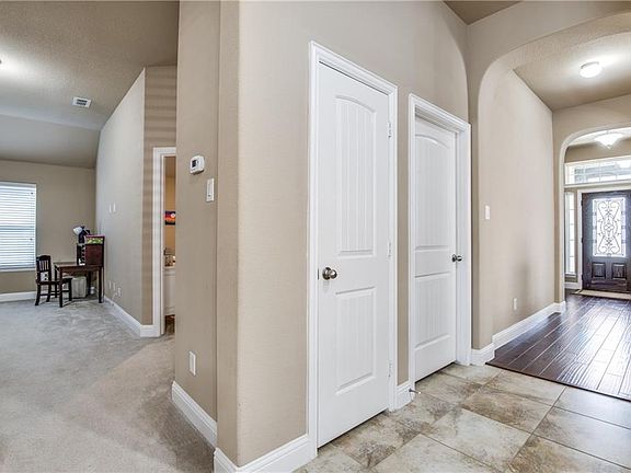 4th image of 2456 Kingsgate Dr