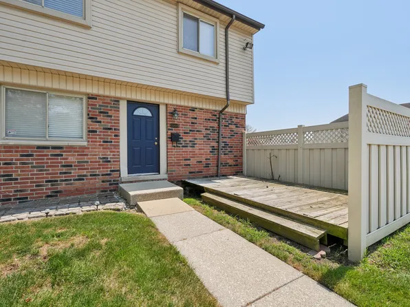 Creekside Apartments, 24795 Mayfair St #8e7554aa0, Flat Rock, MI 48134