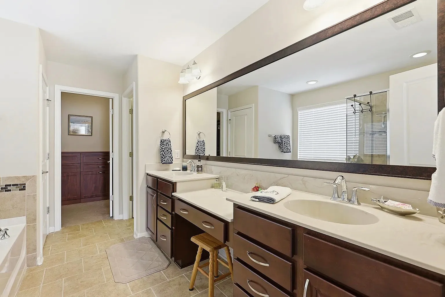 4 bed, 2.5 bath, 2601 sqft, $2,400 — Photo 4