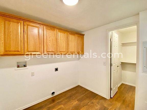 5th image of 6733 5th Ct SE