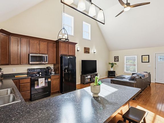 4th image of 9098 Winchester Rd