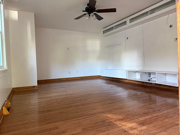 4th image of 513 Falmouth Road