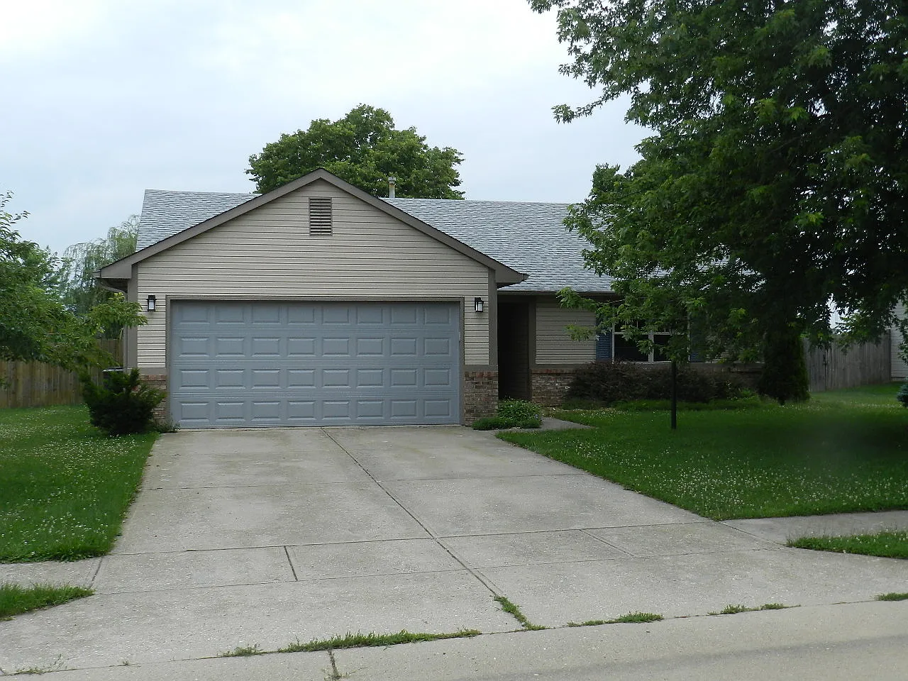 30 Grassy Dr photo 1