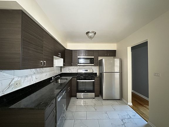 2nd image of 622 N Lincoln Ave #301
