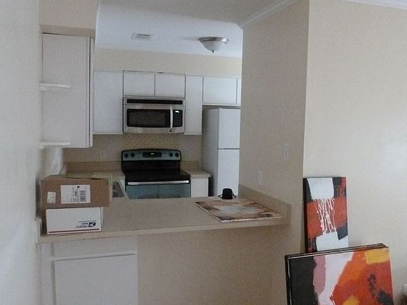5th image of 412 E Gaston Ln APT A