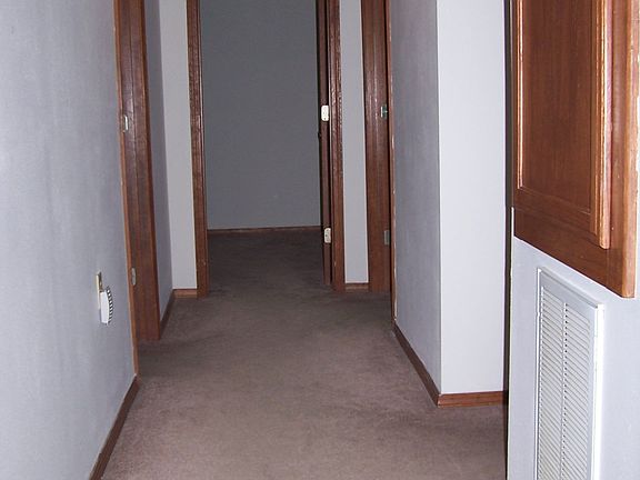 4 foot wide hallway