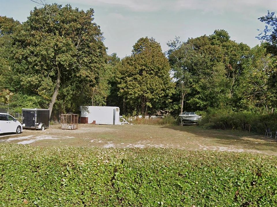 2nd image of 245 Acorn Avenue