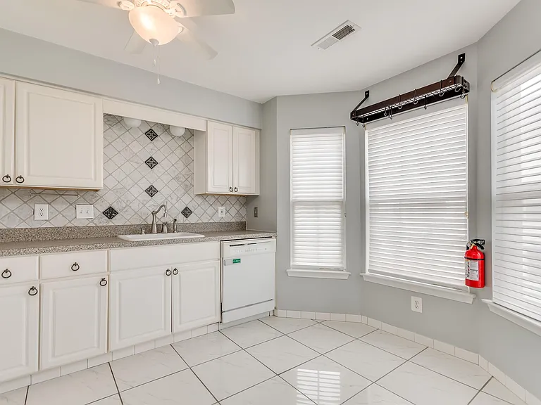5806 Riverfront Dr — Photo 9