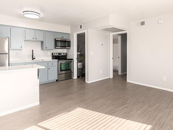 4th image of 1448 E Cinnabar Ave #201
