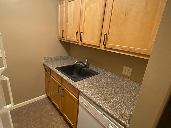3rd image of 2020 J St APT 2
