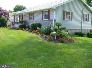318 Valley View Dr, New Holland, PA 17557