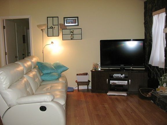 2nd image of 1000 Bonnymede Dr E
