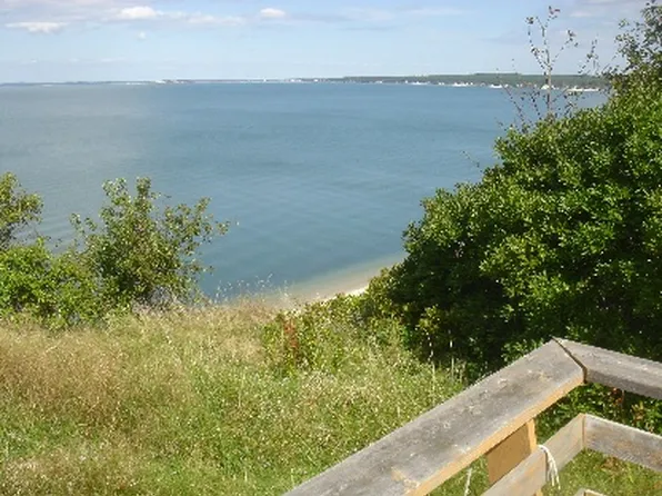 https://photos.zillowstatic.com/fp/eb2e7ba3f8b7fdb4b8e2d15df8e88287-p_e.webp