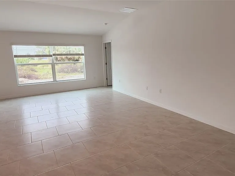 Progress Ave — Photo 17