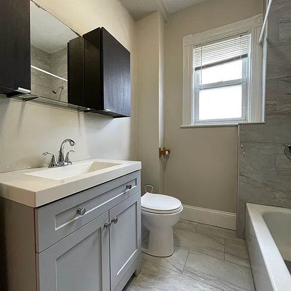 100 Lonsdale St #2 — Photo 8