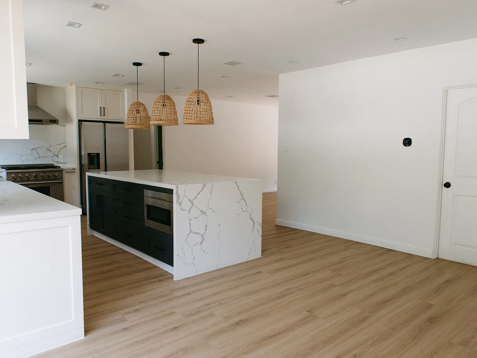 3 bed, 3101 sqft, $9,995 — Photo 3