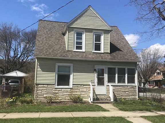 2nd image of 811 Lincoln Ave NW