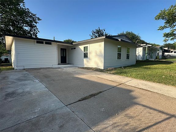 3rd image of 721 Clearwood Dr