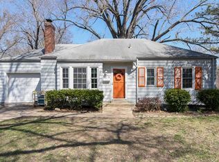 2 E Navajo Ln, Kansas City, MO 64114