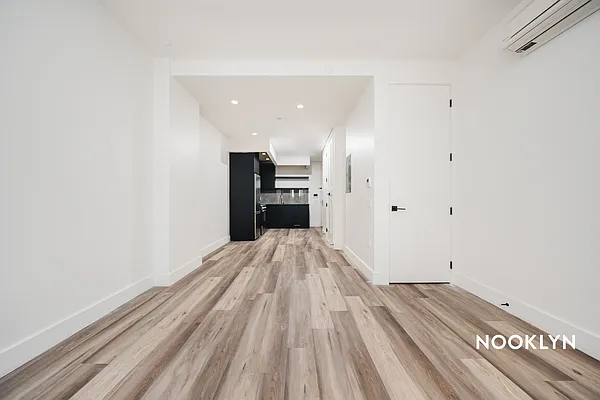 Rented by Nooklyn NYC LLC | media 31