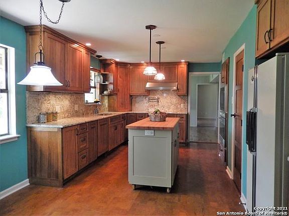 5th image of 414 Breathless View St
