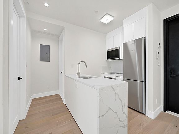 5th image of 925 Bushwick Ave #4F