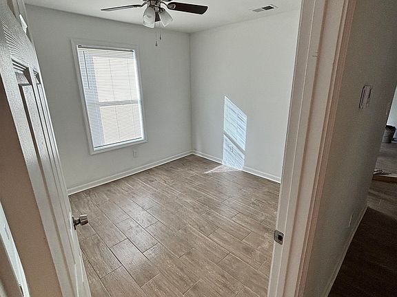 3rd image of 589 W Gilleas Rd