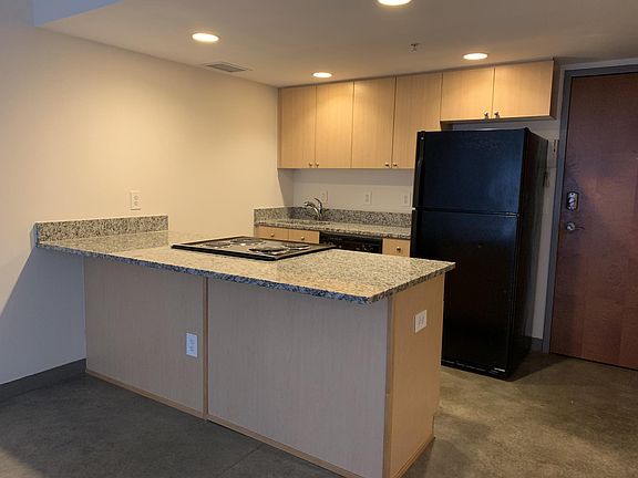 3rd image of 767 N High St APT 204