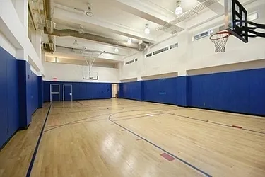 Rented by R New York