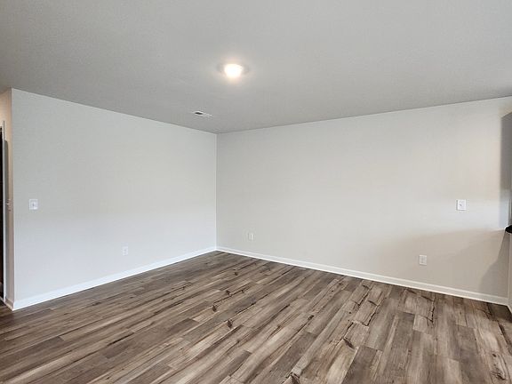 4th image of 723 Peyden Ln #1