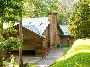 507 Fox Hills Rd, Robbinsville, NC 28771