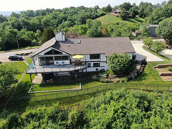 2nd image of 1110 Panorama Dr