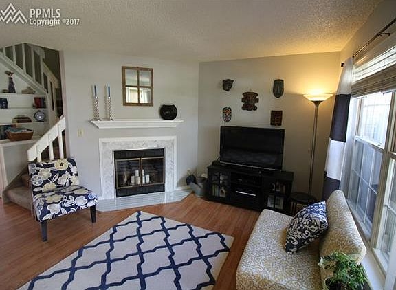 4th image of 7921 Lexington Park Dr