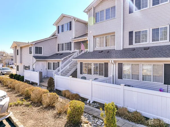 61 Parkside Rd, Bedminster, NJ 07921