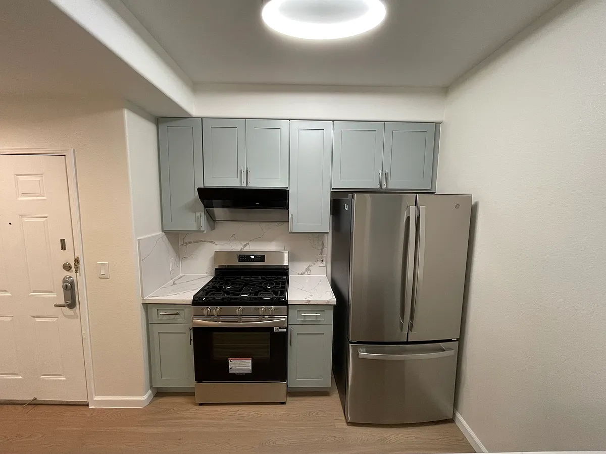 Building Photo - 989 Franklin St #623