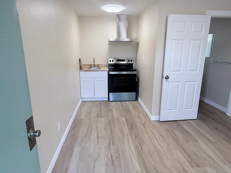 1894 Winchester Ave #4 — Photo 2