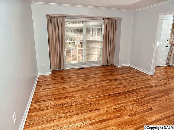 4th image of 107 Catherine Dr SE