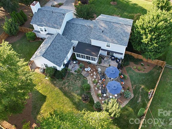 3rd image of 1641 Brook Dr