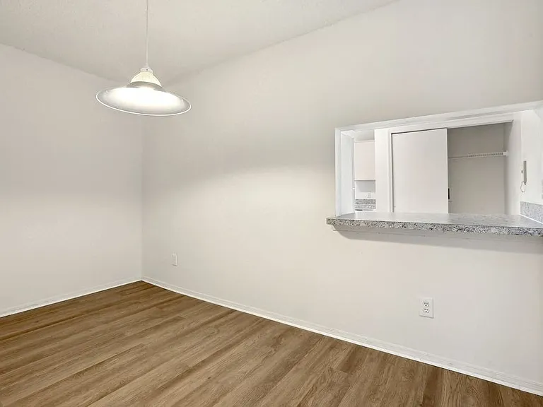 Pasco Woods Apartments — Photo 24