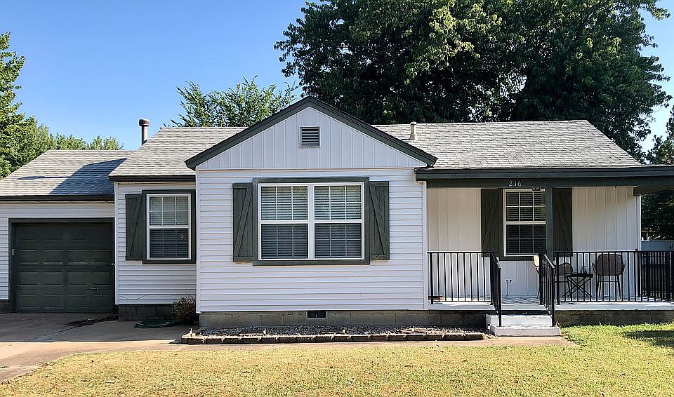 1st image of 216 E 12th Pl