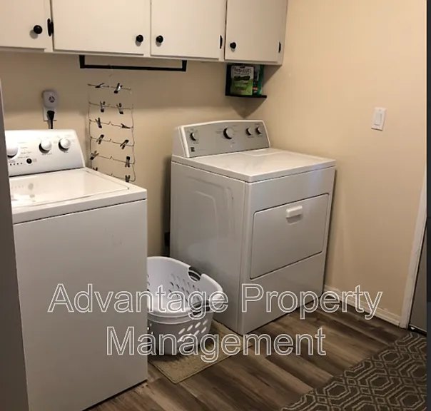 1650 Jackson St SE — Photo 2