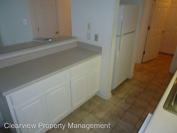 5th image of 405 Meadowland Ct APT 7