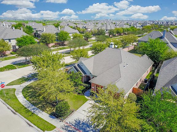 2nd image of 703 Doscher Ln