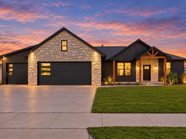 2167 Potter Dr, De Pere, WI 54115