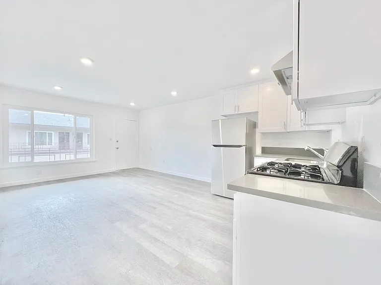 3900 Nicolet Ave — Photo 16