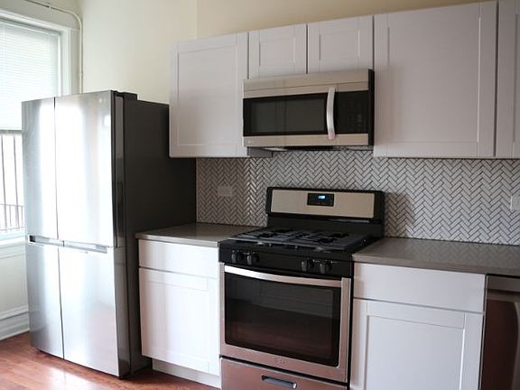 3rd image of 3823 N Southport Ave APT 3
