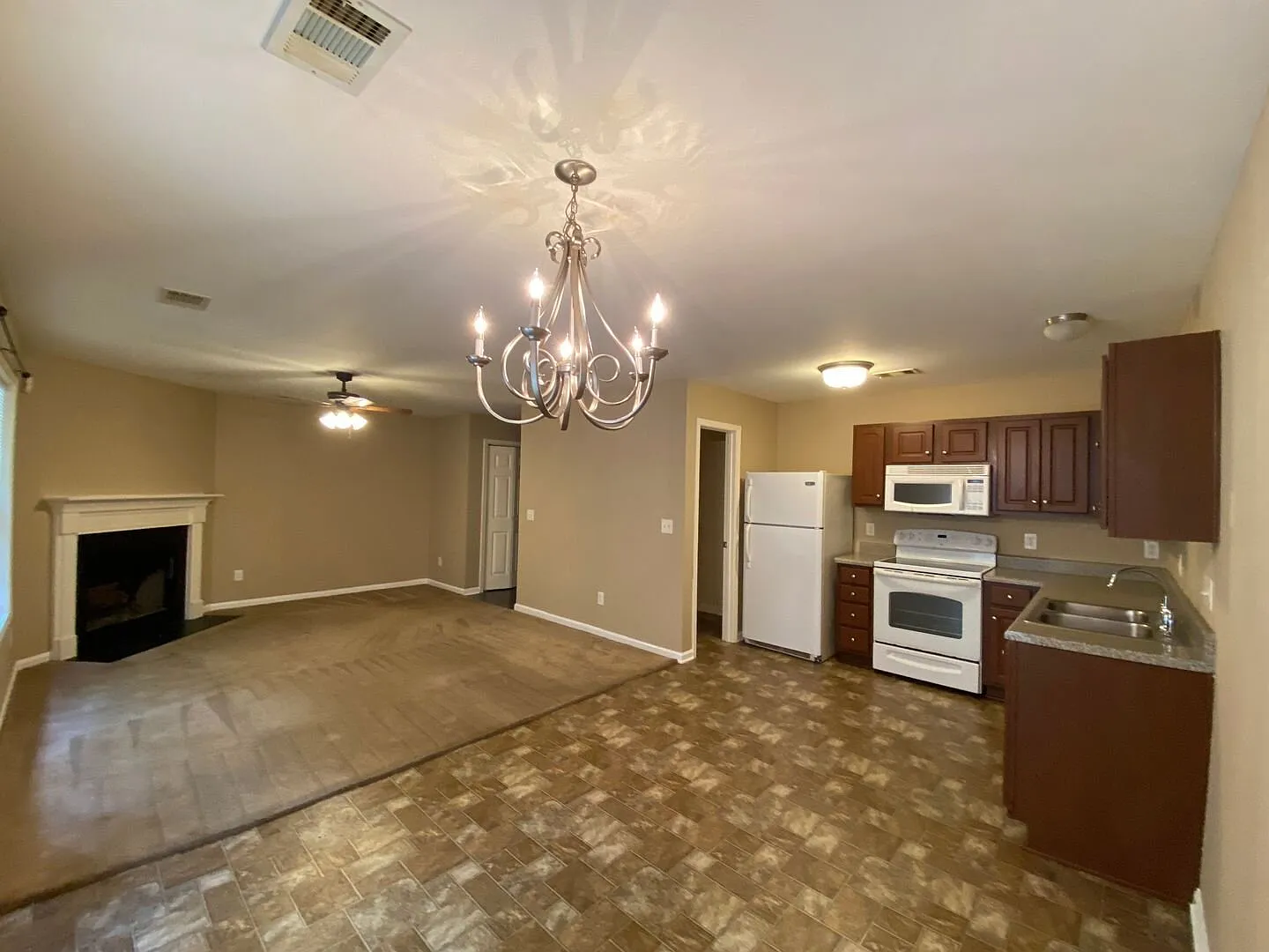 Nashboro Village End Unit Townhome with 2 Separate Owner Suites! — Photo 3