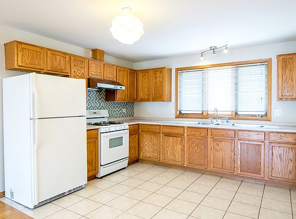 5th image of 3803 S Maplewood Ave Unit B