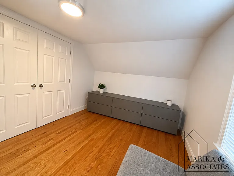30 Willow St — Photo 13